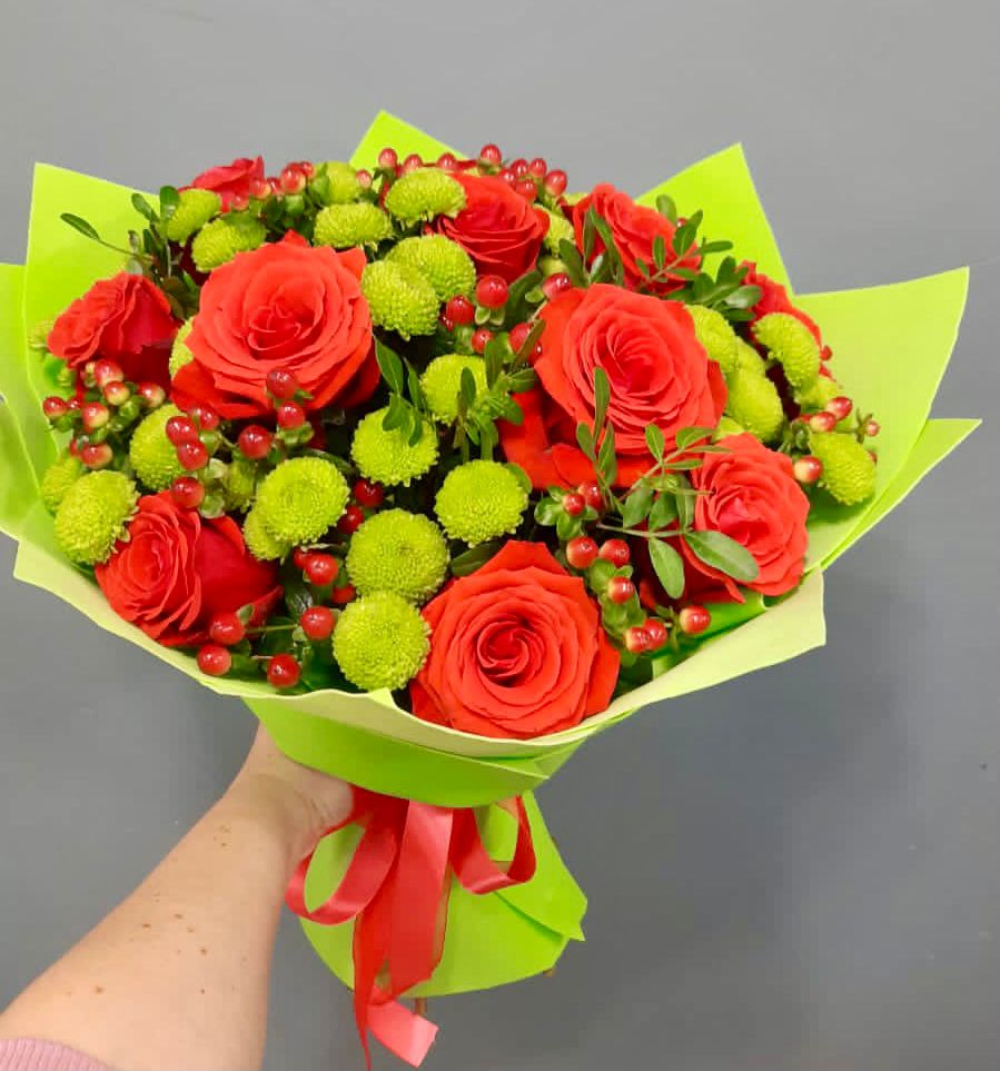 Букет цветов из: Хризантемы и Розы в Новкусе-Артезиане