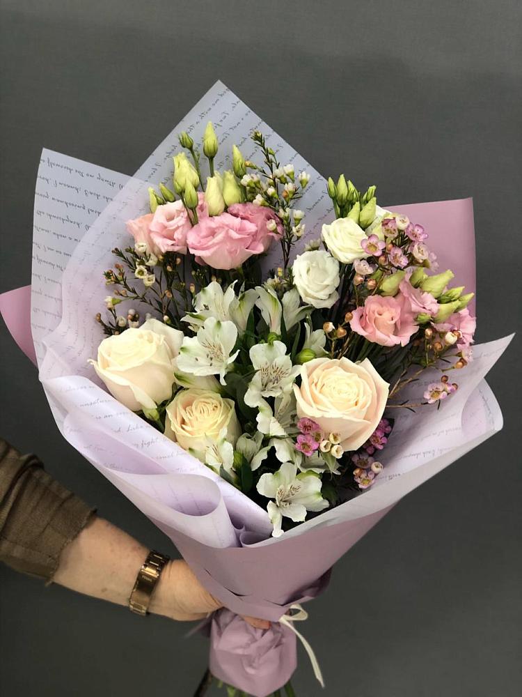 Букет цветов из: Альстромерии, Розы и Лизиантусы в Новкусе-Артезиане