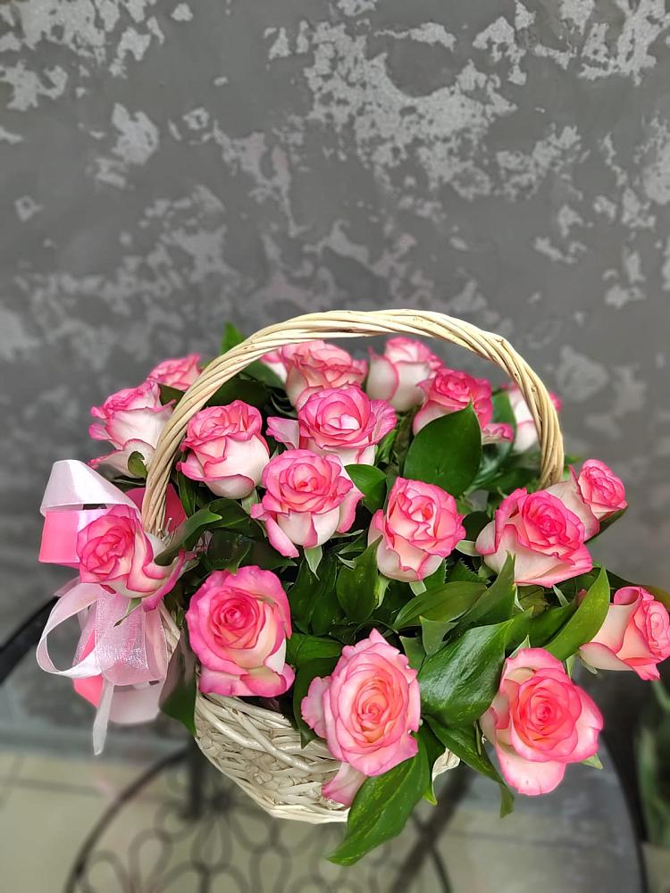 Цветочная композиция из Розы в корзине в Новкусе-Артезиане