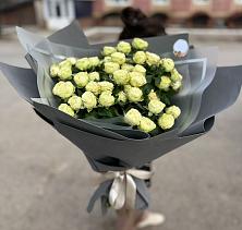 Букет Белые кустовые розы Солинеро в Новкусе-Артезиане