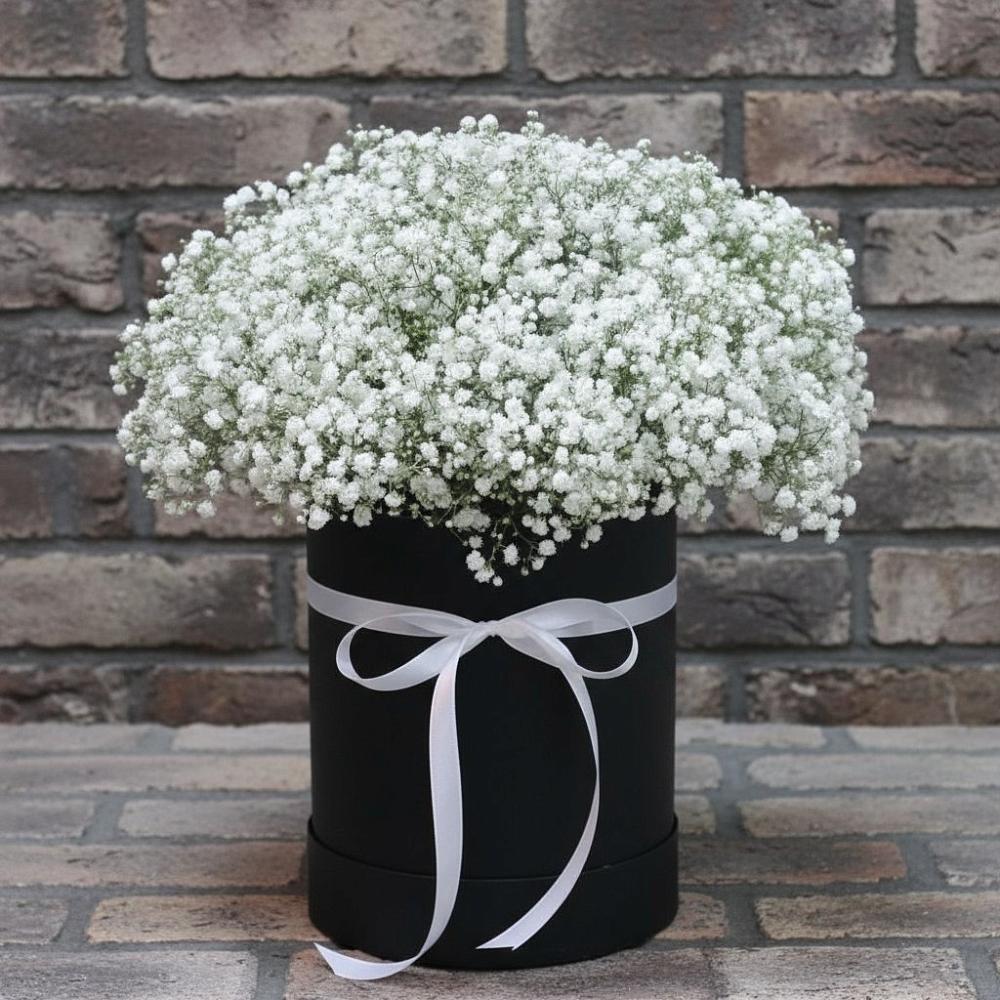 Цветочная композиция из Гипсофила в шляпной коробке в Новкусе-Артезиане