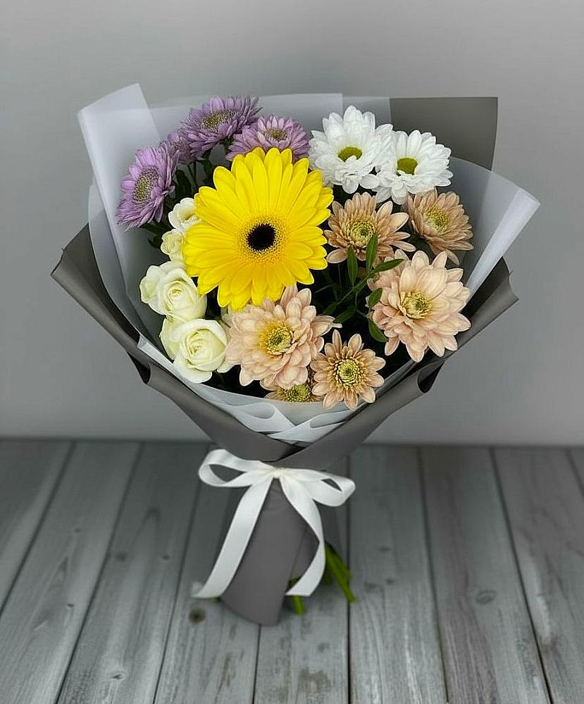 Букет цветов из: Розы, Герберы и Хризантемы в Новкусе-Артезиане