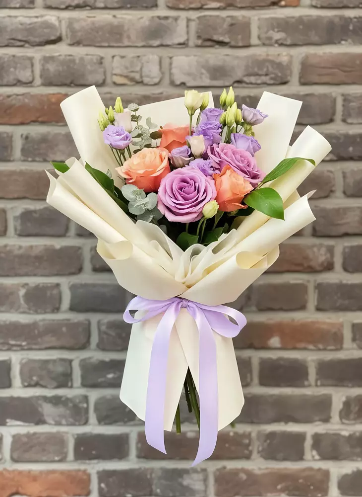 Букет цветов из: Лизиантусы и Розы в Новкусе-Артезиане