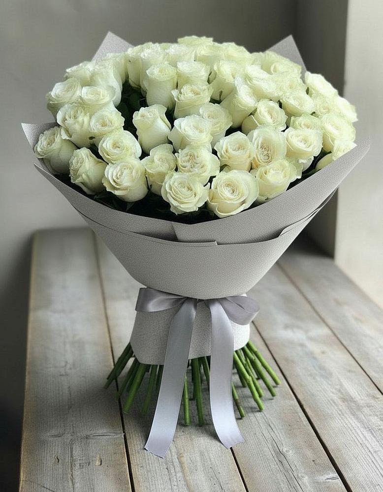 Букет 35 Белых роз в Новкусе-Артезиане
