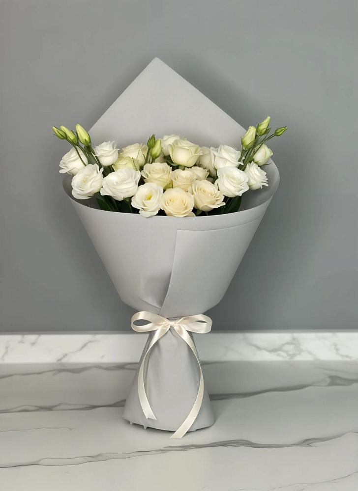 Букет цветов из: Розы и Лизиантусы в Новкусе-Артезиане