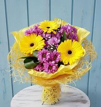 Букет цветов из:  Хризантемы и Герберы в Новкусе-Артезиане