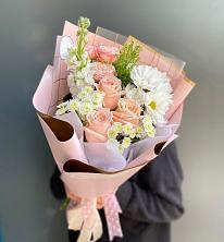 Букет цветов из:  Хризантемы и Розы в Новкусе-Артезиане