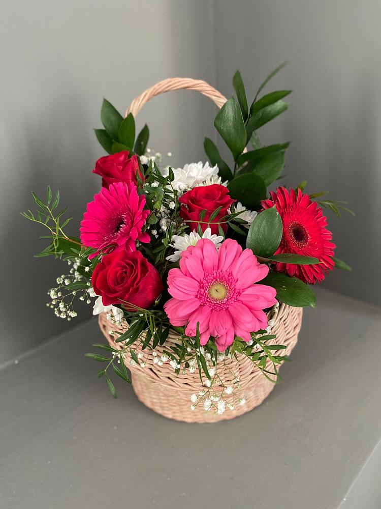 Цветочная композиция из Розы, Хризантемы и Герберы в корзине в Новкусе-Артезиане