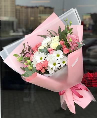 Букет цветов из: Розы, Лизиантусы и Хризантемы в Новкусе-Артезиане