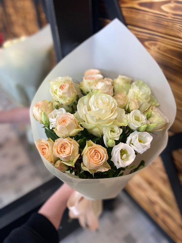 Букет цветов из: Розы и Лизиантусы в Новкусе-Артезиане